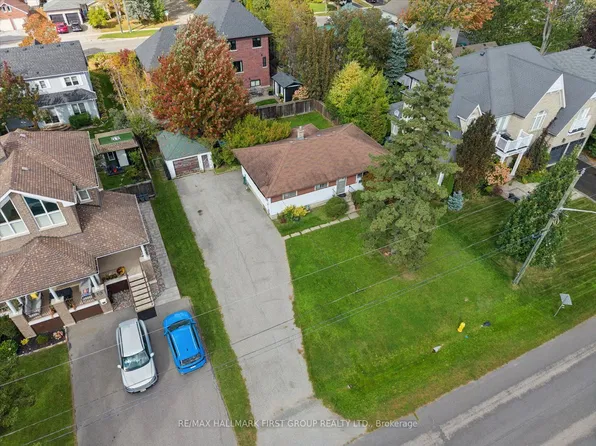 3050 Ebony St, Ajax, ON L1S 1B9