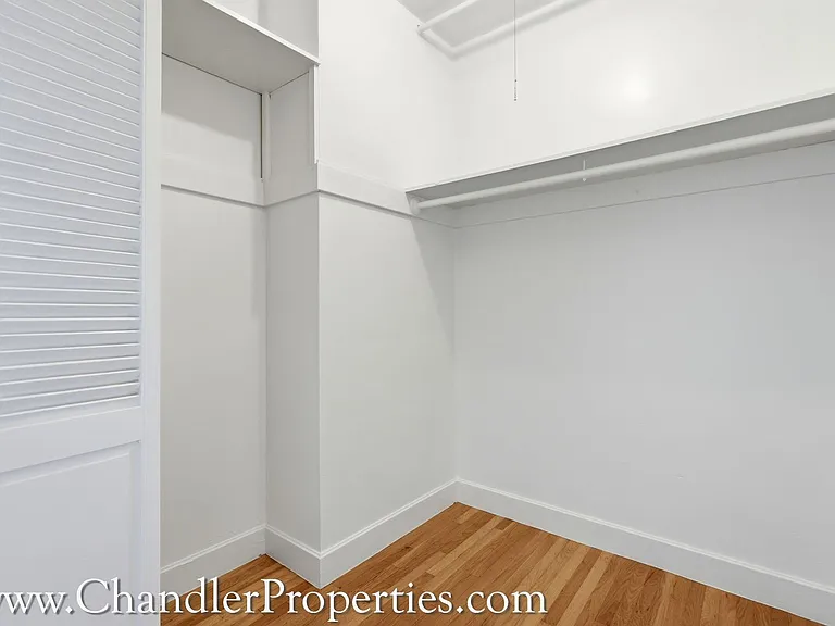 1135 Bay St — Photo 3