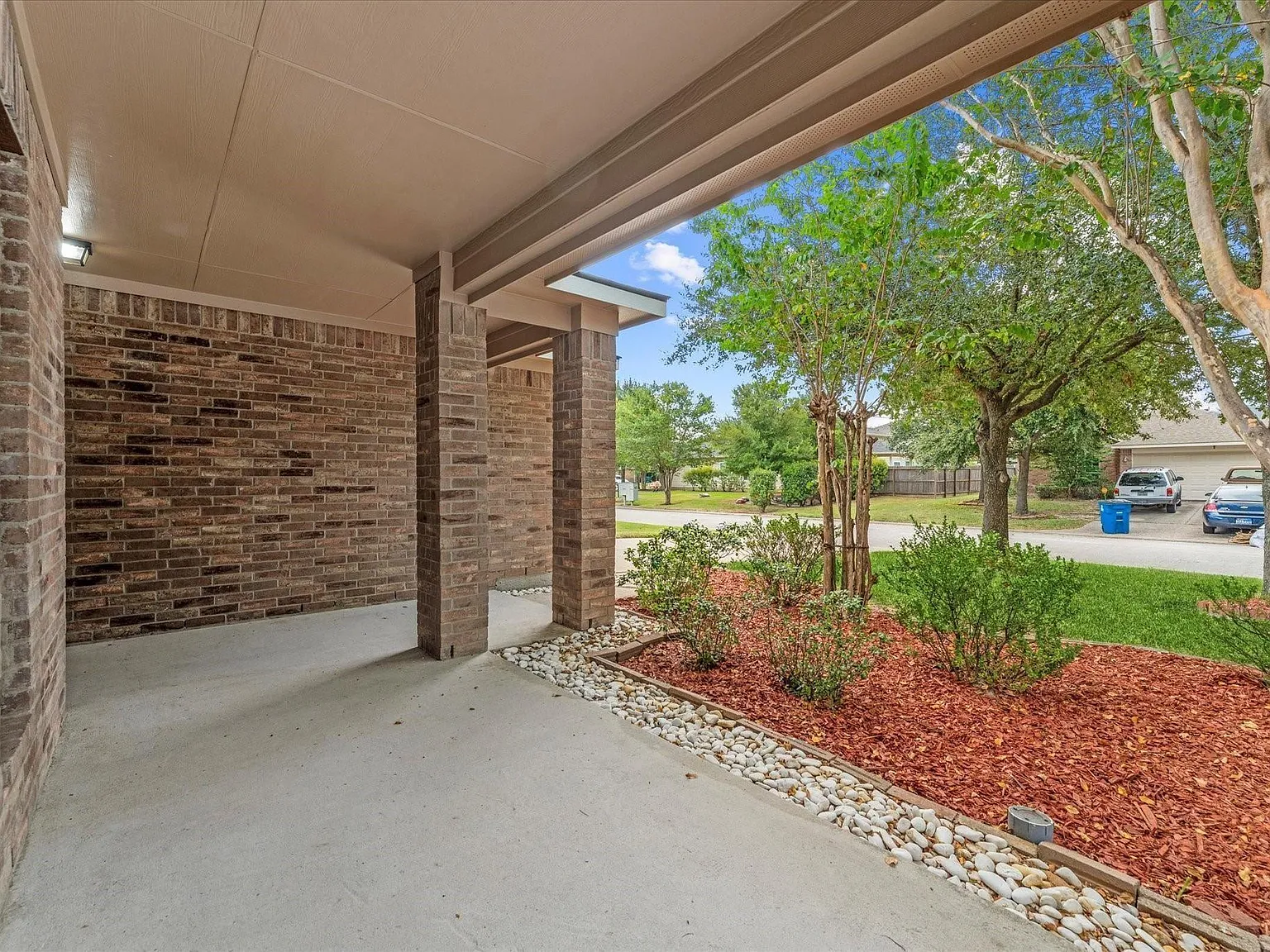 3 bed, 2.5 bath, 2537 sqft, $2,300 — Photo 4