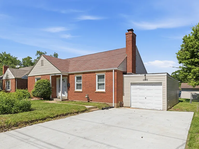 1330 S New Florissant Rd — Photo 23