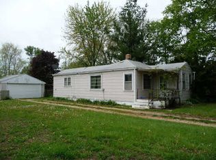 211 Greenview Ave W, Machesney Park, IL 61115