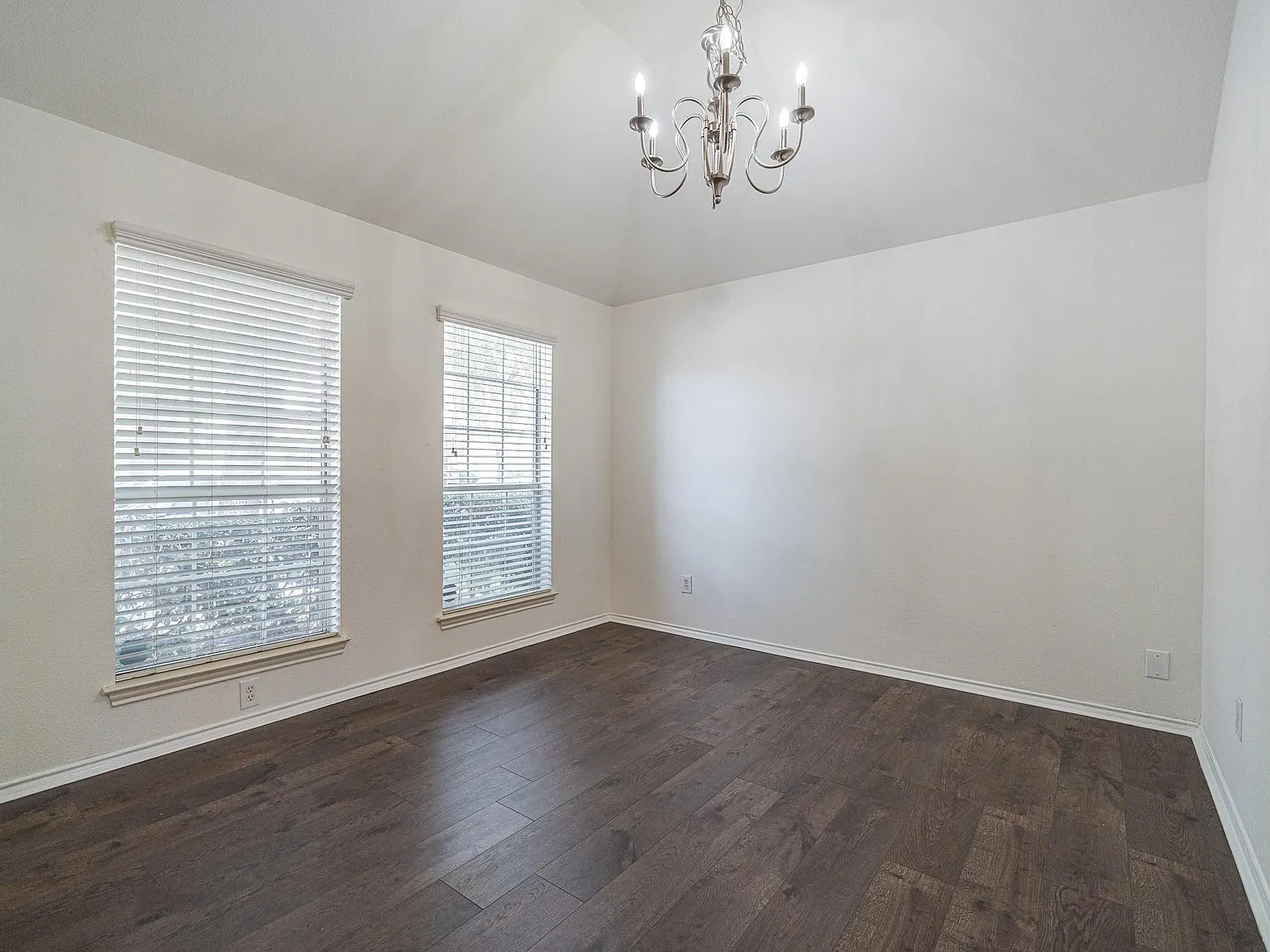 4 bed, 2.0 bath, 1967 sqft, $2,400 — Photo 3