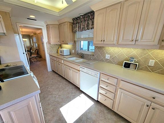 4th image of 3400 Gulf Shore BLVD N #B4