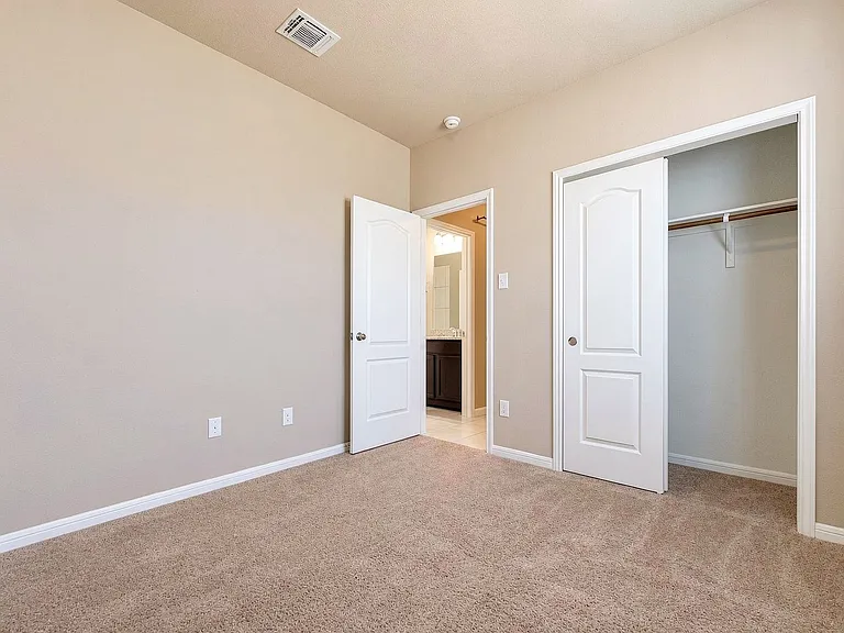 2210 Hayes St — Photo 17