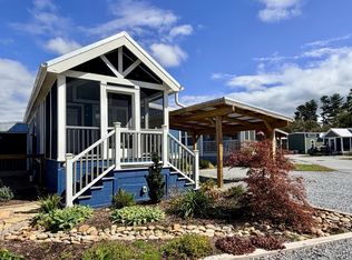 40 Strolling Easy Ln, Flat Rock, NC 28731