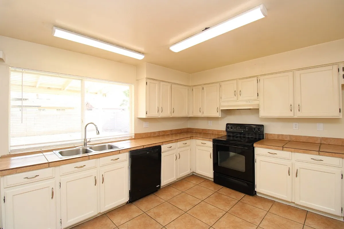 3 bed, 2.0 bath, 1250 sqft, $1,795 — Photo 3