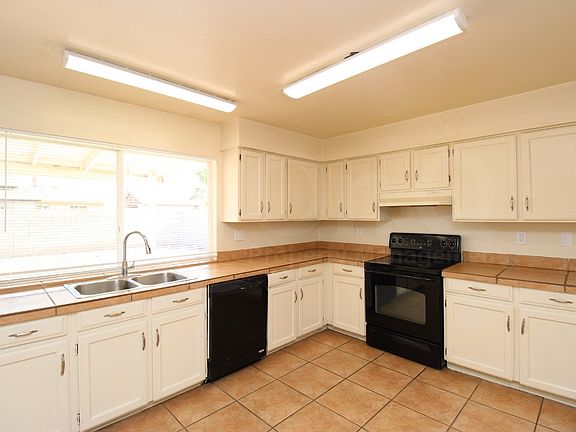 3rd image of 4215 E Alta Vista Rd
