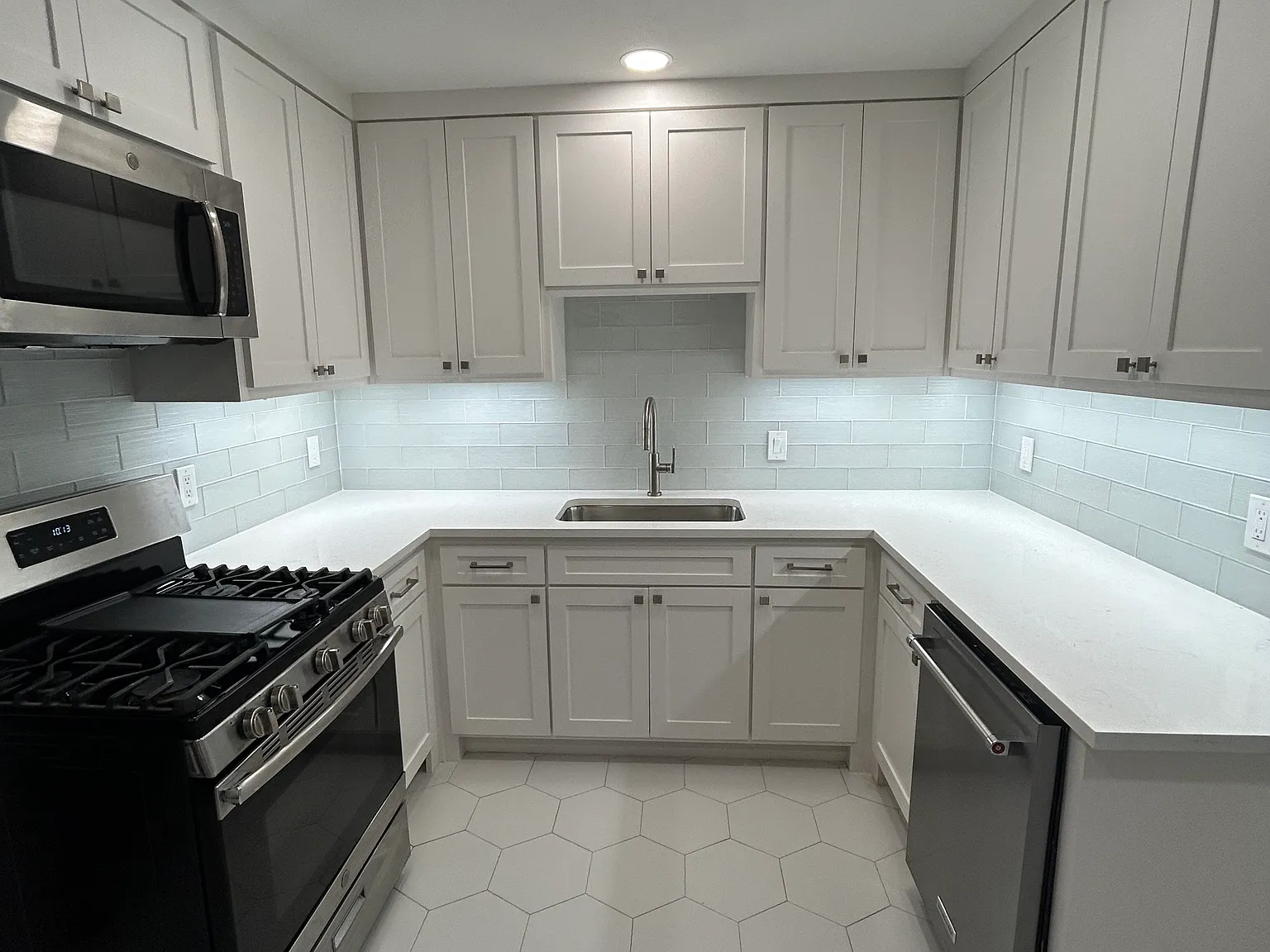 2 bed, 1000 sqft, $2,550 — Photo 1