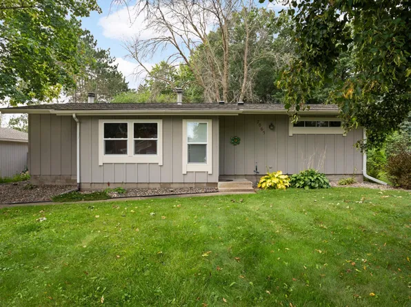 7065 Lakeview Dr, Lino Lakes, MN 55014