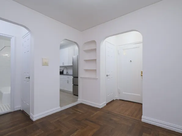 2685 Creston Avenue 1-M image 1 of 9