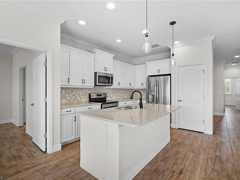 6934 Avalon Cir #405 — Photo 5