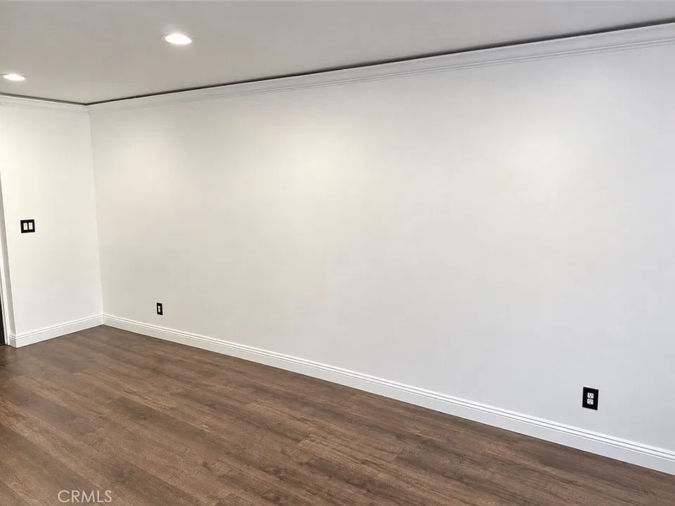 624 S Sullivan St #16B