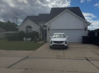 36427 Cecilia Dr, Sterling Heights, MI 48312