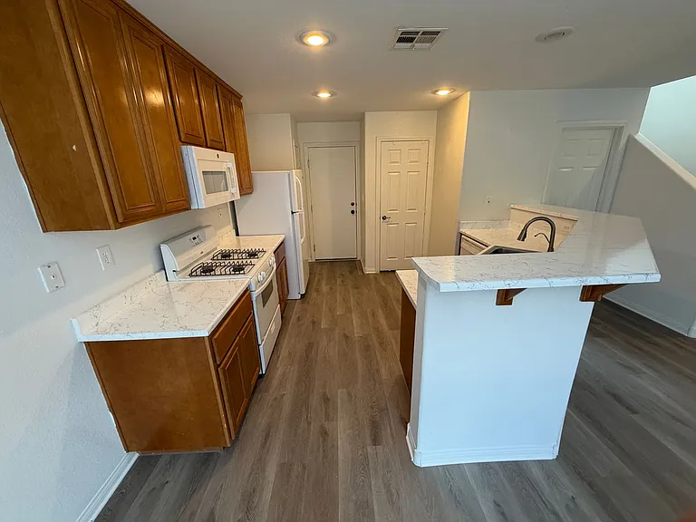9272 Weeping Water Ave — Photo 4