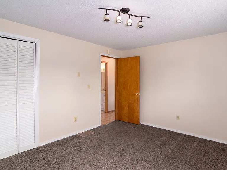 1309 Pineview St — Photo 11