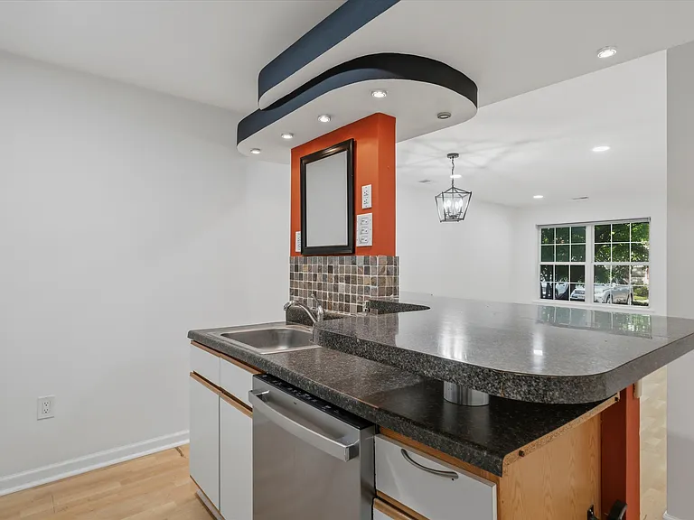 2148 Jordan Ct — Photo 12