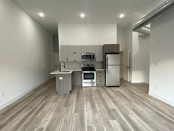 2nd image of 2830 Salmon St #104