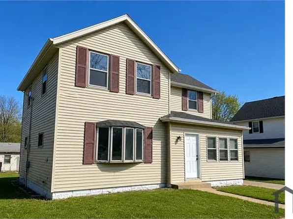 534 E Illinois St #1, Freeport, IL 61032