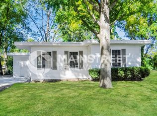 11 Redwood Dr, Florissant, MO 63031