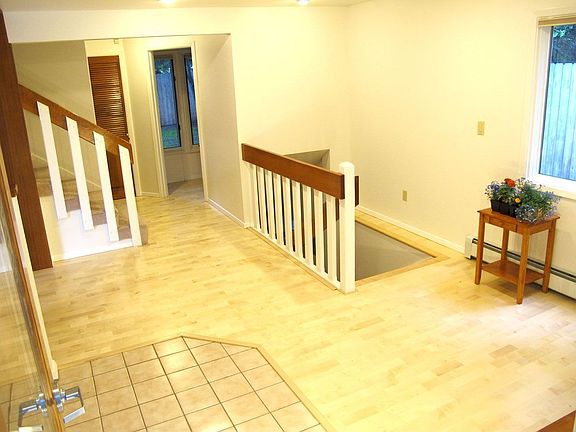 Maple Flooring In Entry