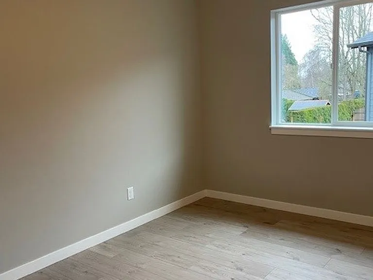 430 — Photo 11