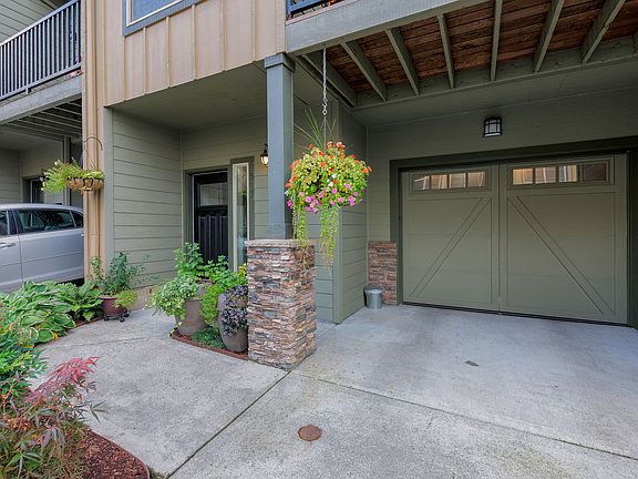 2nd image of 515 NE 84th Cir