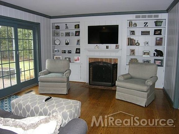 5th image of 40 Fair Acres Dr