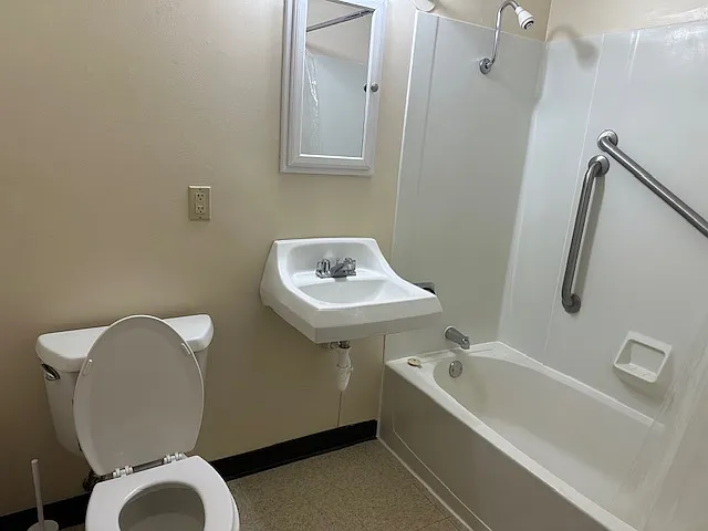 625 Huehl Cir — Photo 11