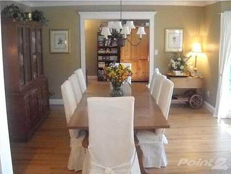 Room to right of entrance, currently used as the dining room, can be the formal living room