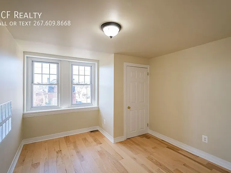 5426 W Jefferson St — Photo 22