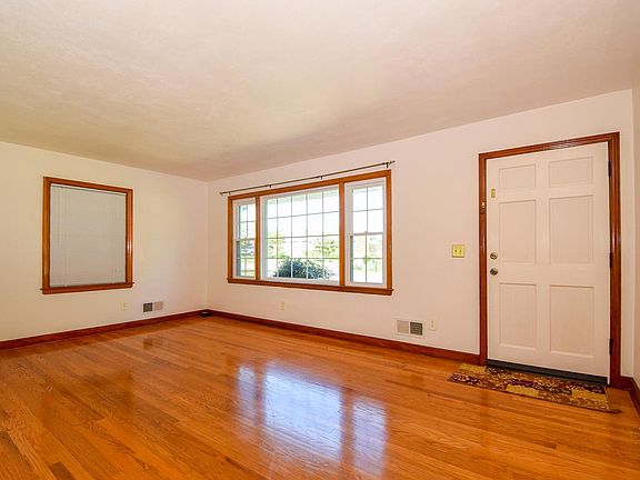 5th image of 3349 Trinkle Ave NW