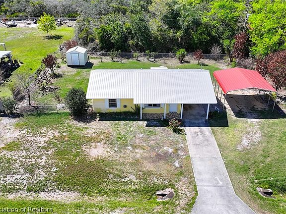 3rd image of 3303 Lakewood Rd