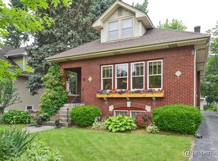 132 N Clinton Ave, Elmhurst, IL 60126