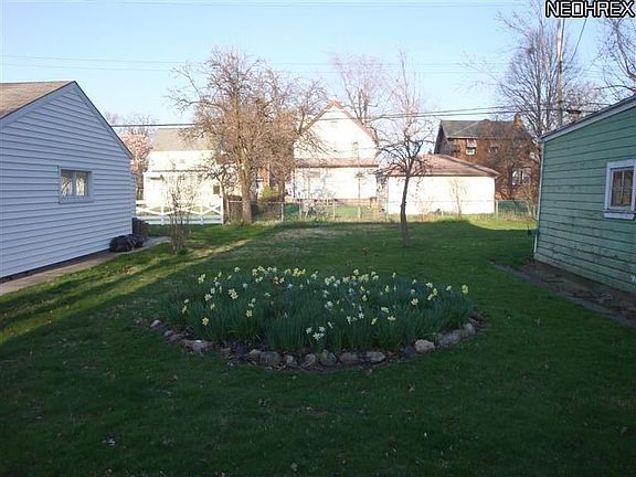 5th image of 813 E 232nd St