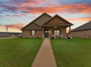 971 Pinnacle St, Prairie Grove, AR 72753