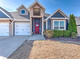 1051 Silver Maple St, Centerton, AR 72719