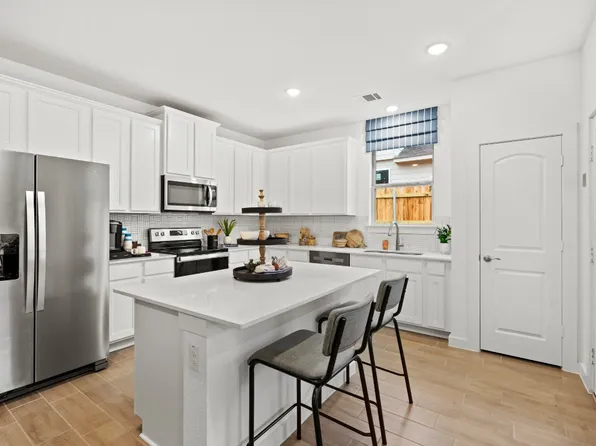 11017 Texanum Dr, Fort Worth, TX 76108