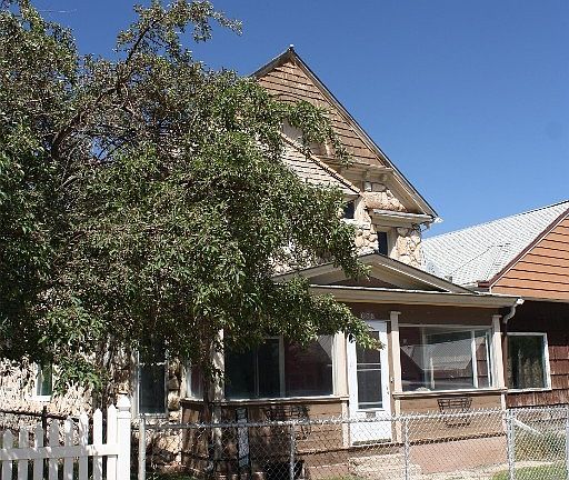 4th image of 608 E Commercial Ave