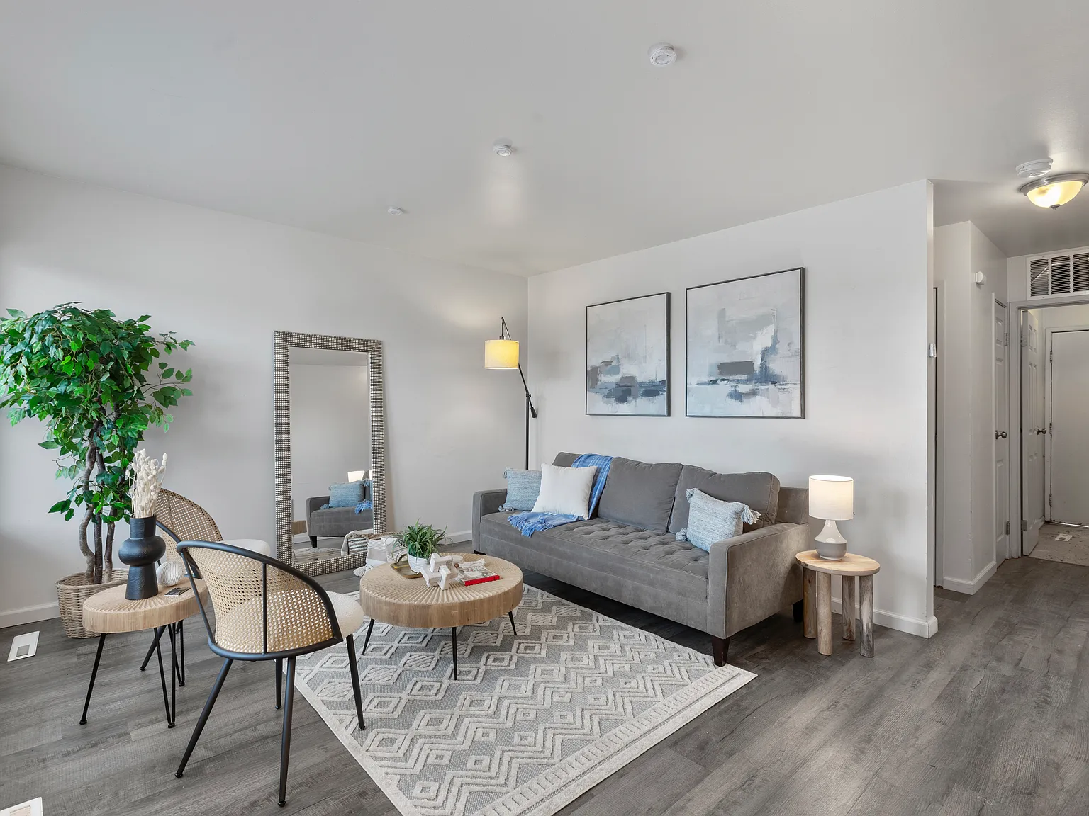 3 bed, 900 sqft, $1,500 — Photo 1