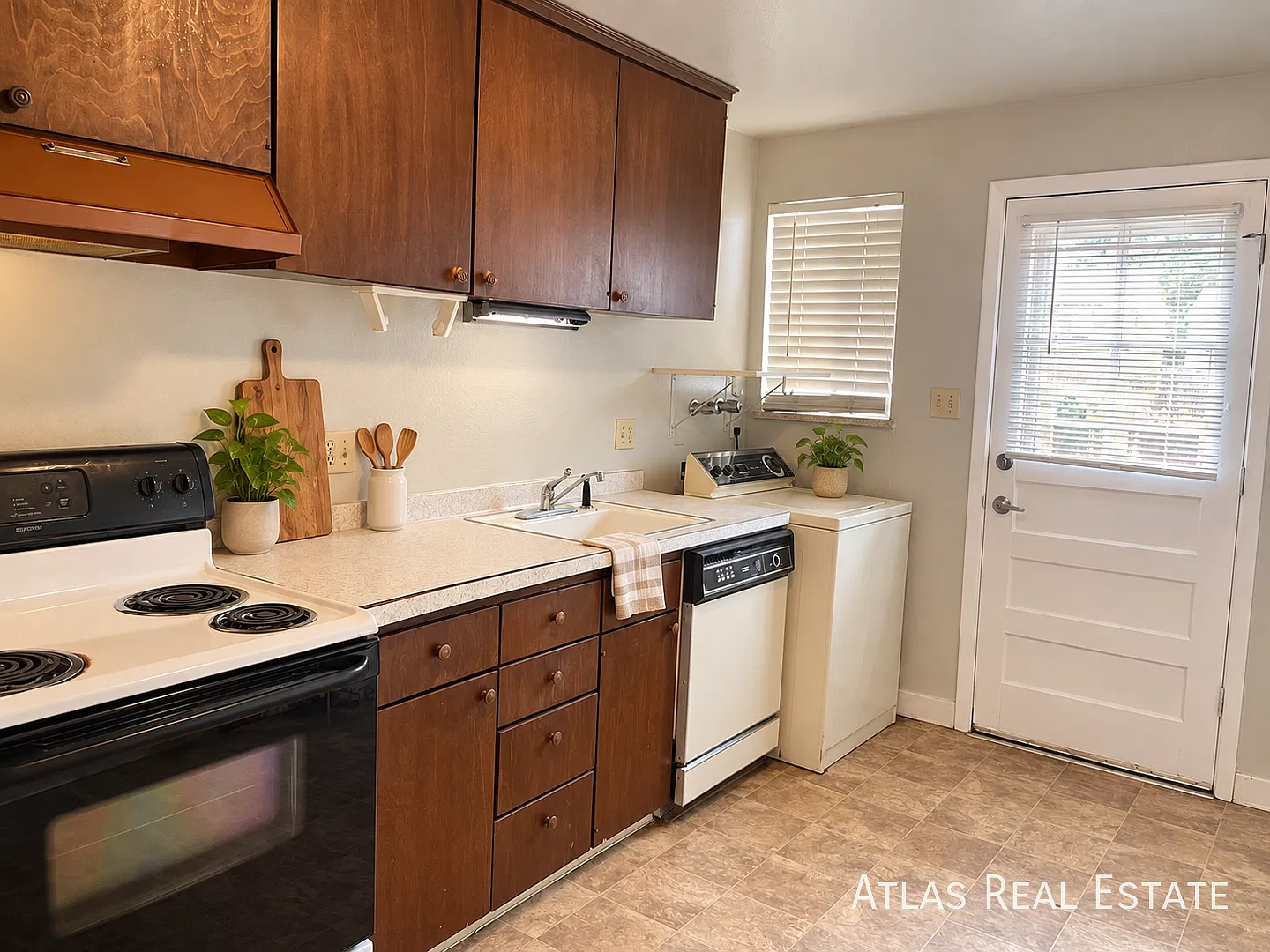 One Month Free | Top-Floor 2-Bedroom With Laundry — Photo 4