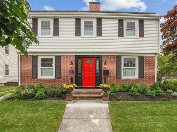 11 Elmcroft Ave, Providence, RI 02908