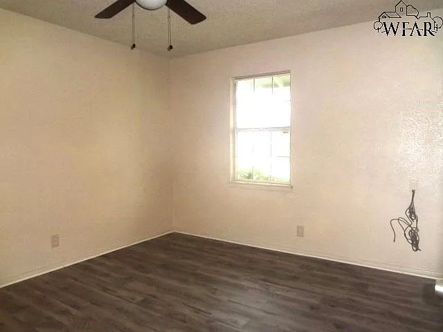 1616 Longview St — Photo 14
