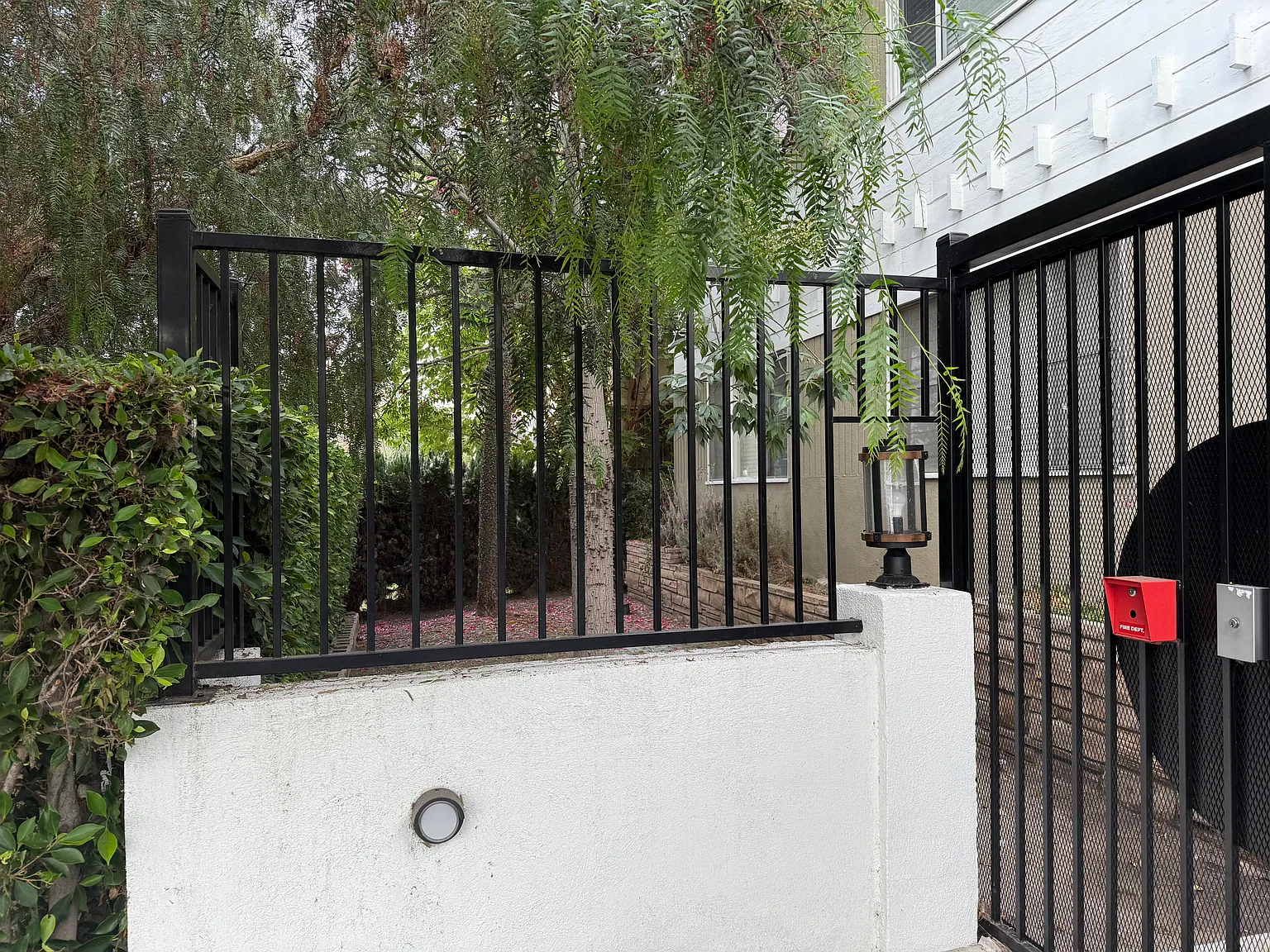 8331 Blackburn Ave — Photo 2