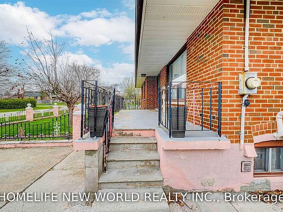 5th image of 349 Woodale Ave