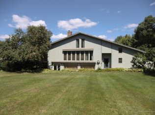 78 Mayflower Heights Dr, Oakland, ME 04963