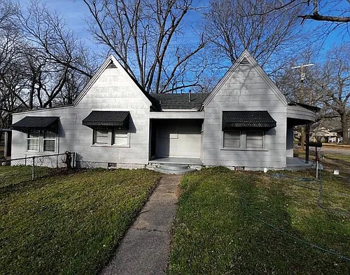 2246 Simpson St Photo 1