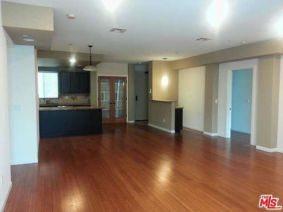 4th image of 871 Crenshaw Blvd Unit 105