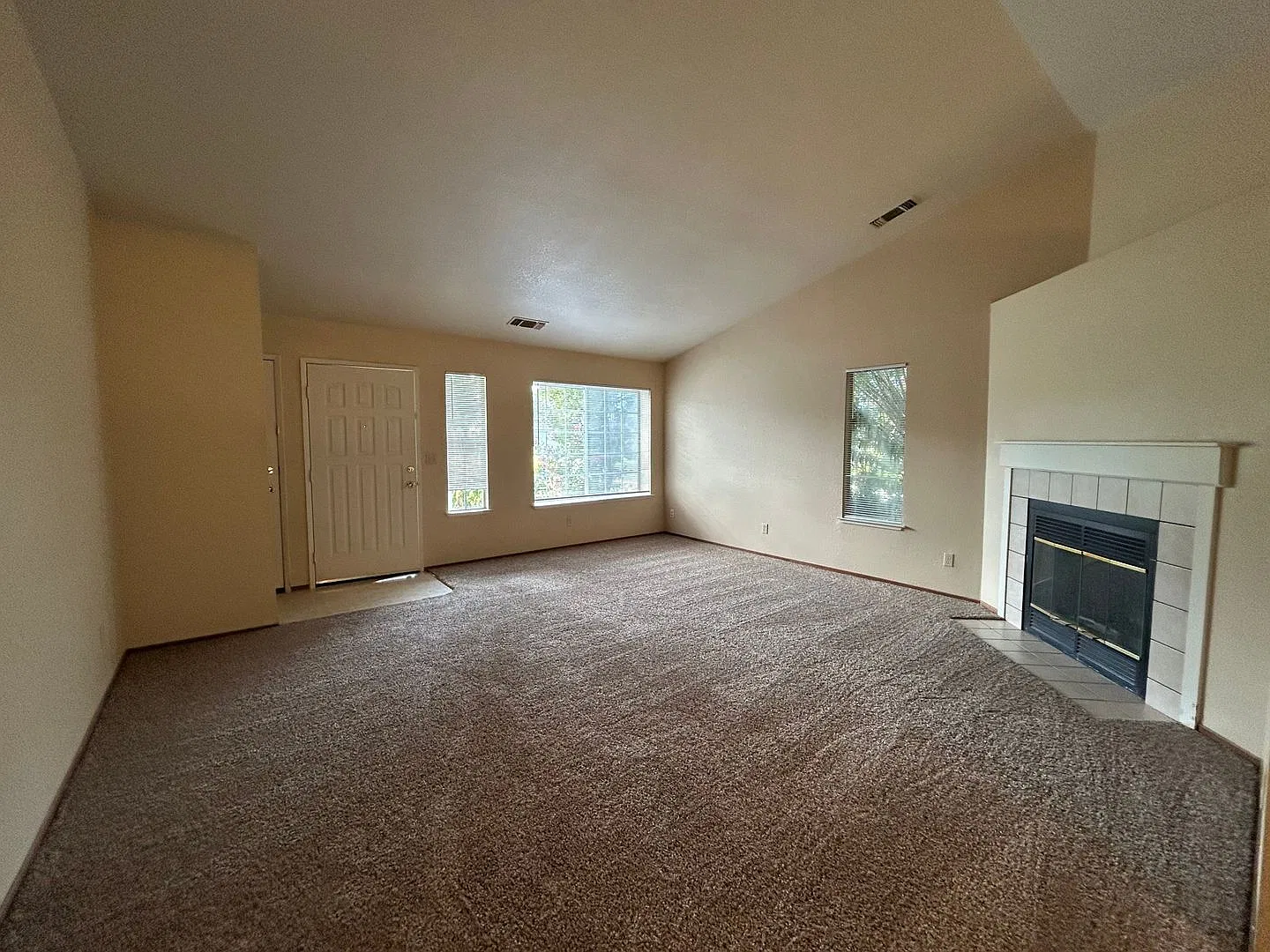 $500 Move In Special Off First Months Rent. — Photo 2