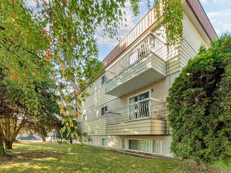 2080 20th Ave — Photo 5