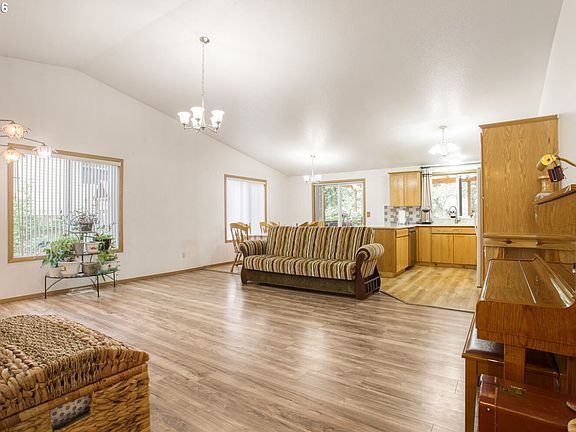 3rd image of 8109 NE 86th Ave